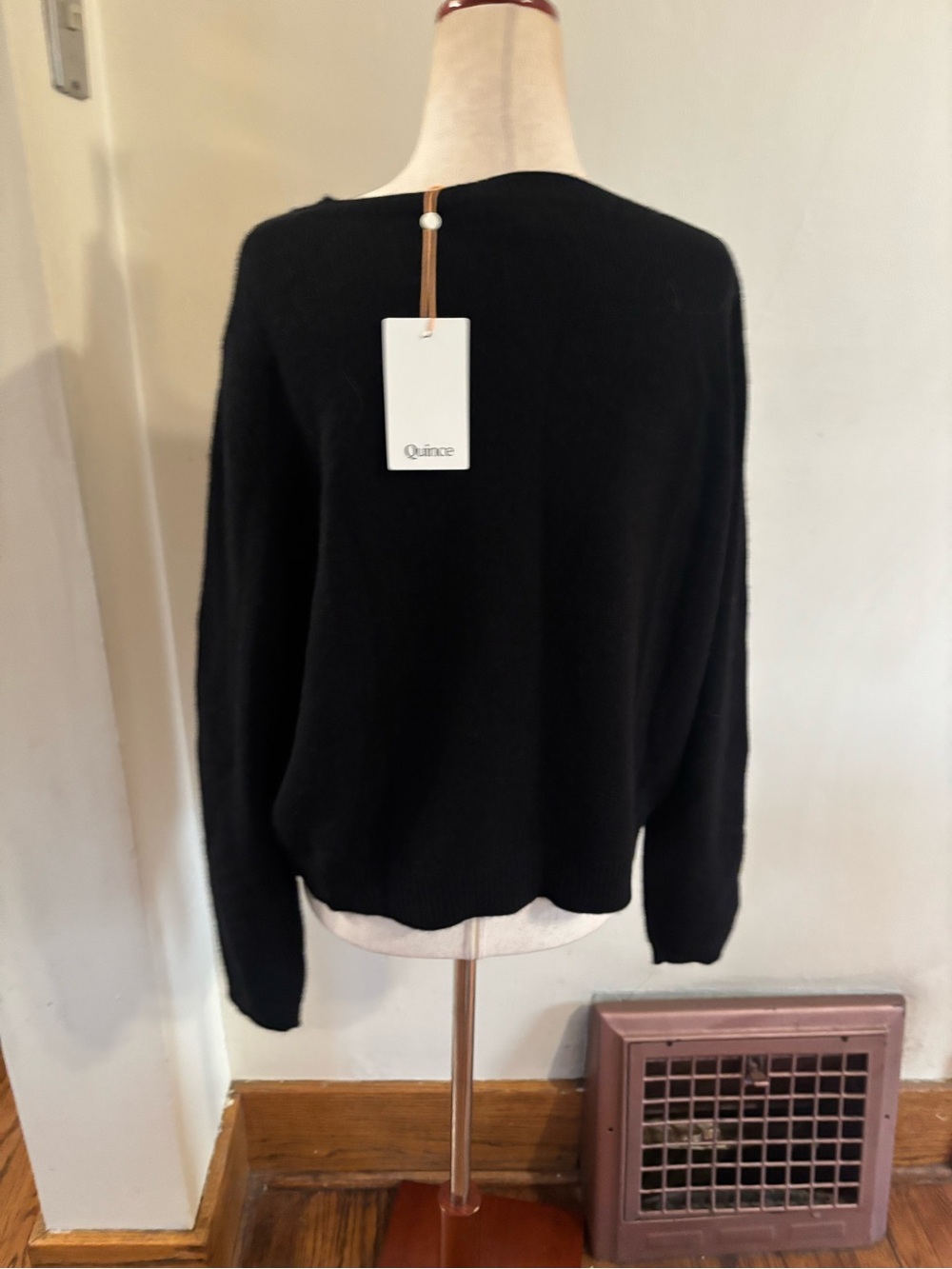 Quince Women’s Mongolian Cashmere Cropped Crew Cardigan Black large NWT - Picture 7 of 9
